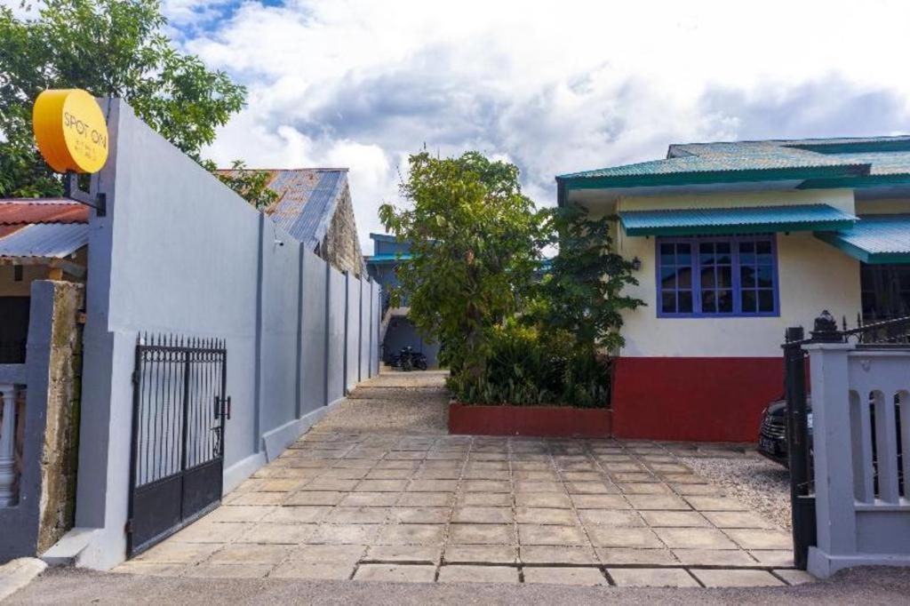 Spot On 2063 Bethania Residence Kupang  Exterior foto